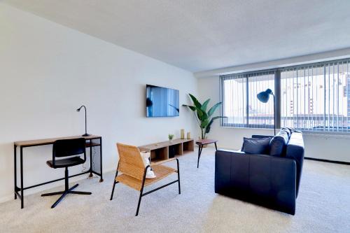 Aurora Highlands Apartment | Modern & Spacious 2BR Apartment at Crystal city