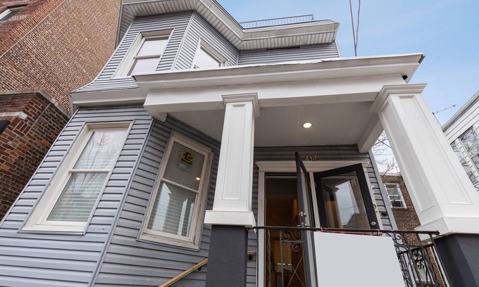 The Heights Condo | Modern & Spacious 3 BED/2 BA Condo mins from NYC
