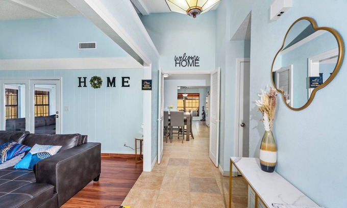 Garland House | Modern & Spacious 3BR Home in Garland
