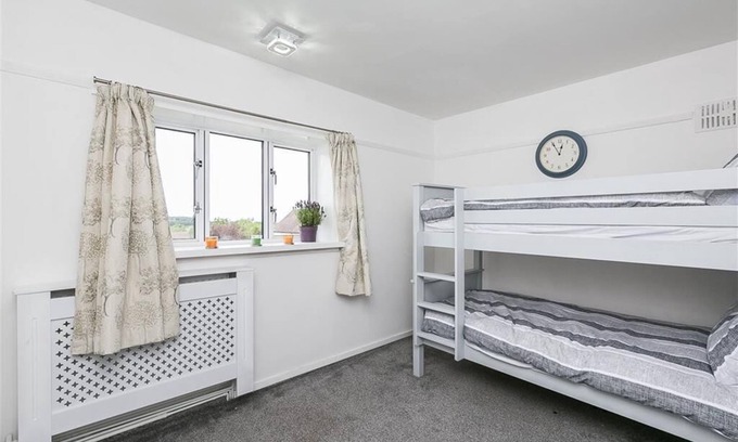 Dunbar House | Modern Spacious 4 Bedroom Property in Desirable Part of Town