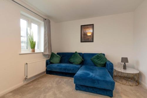 Yeovil House | Modern & Spacious 4 Bedroom House in Yeovil