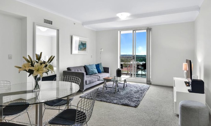 Chatswood Apartment | Modern spacious Chatswood Apartment H1016
