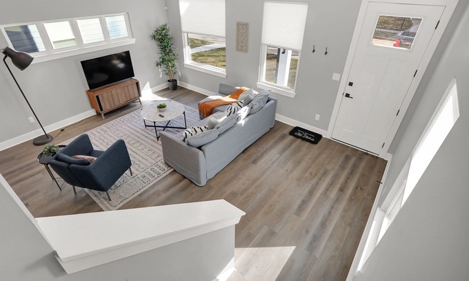Near Northside House | Modern & Spacious Downtown Master Suite Palace!