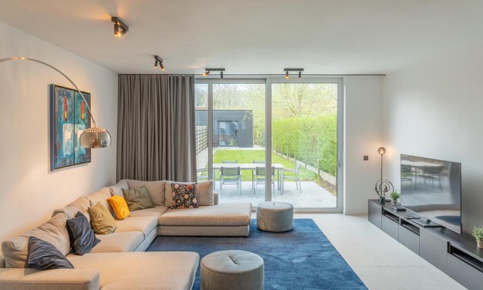 Kortrijk Villa | Modern & Spacious House