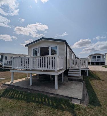 Holworth House | Modern Spacious Willerby Malton Caravan at Durdle Door Holiday Park, Close to Iconic Durdle Door & Lulworth Cove
