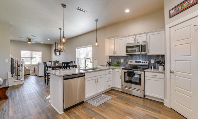 Bethel Heights House | Modern Springdale Home: 13 Mi to Fayetteville!