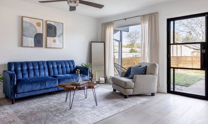 East Congress Condo | Modern St. Elmo 2 Bedroom 10 Min- DT/Zilker