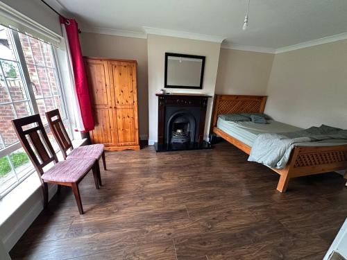Navan House | Modern Stay at Blackcastle Home