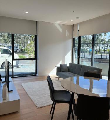 Rouse Hill Apartment | Modern Stay by Tallawong Metro
