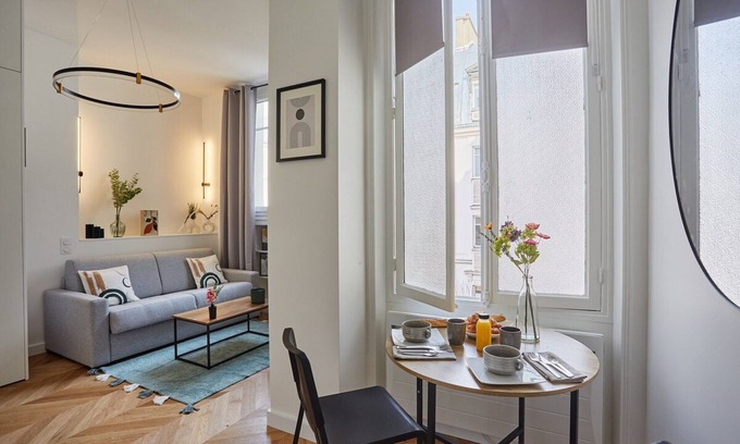 Quartier de la Plaine-de-Monceaux Apartment | Modern Studio Arc de Triomphe Monceau