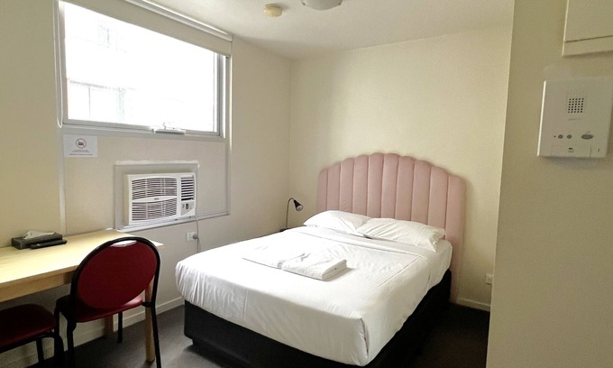 Carlton South Apartment | Modern Studio for 2 | Heart of Melbourne | Great Location