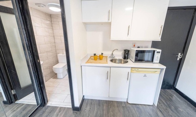 Selly Oak Apartment | Modern Studio Next to University of Birmingham