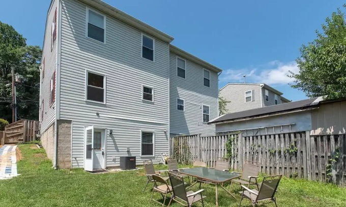 Nauck Apartment | ★Modern Studio-Private Entrance/Bath Min from DC★