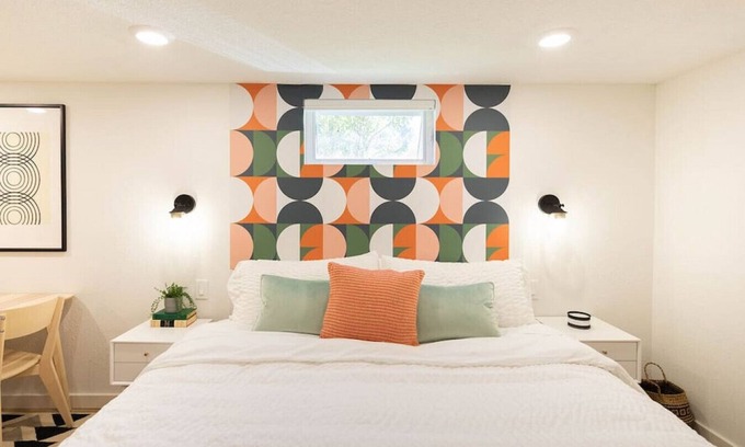 Ballard Condo | Modern Studio Retreat in Sunset Hill, Ballard!
