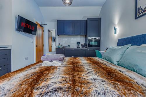 Filton House | Modern studio w/underfloor heating & parking
