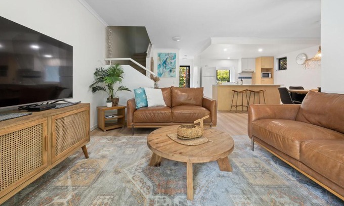 Noosaville Apartment | Modern & Stylish 2 Bedroom Townhouse