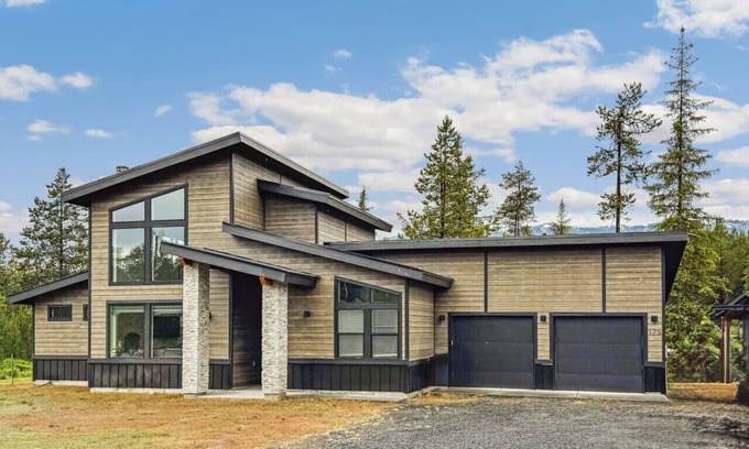 Tamarack Resort Cabin | Modern & Stylish Home on the Outskirts of Donnelly