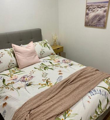 Craigie Apartment | Modern Stylish House in Craigie