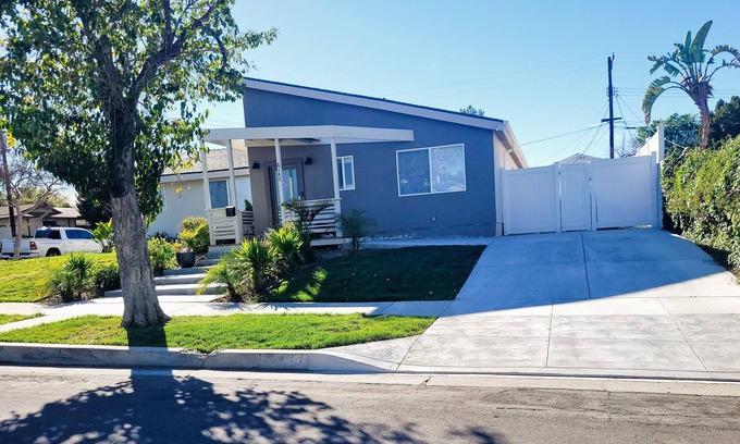 Woodland Hills House | Modern, Stylish, New Home, in Prime/central Location ~ in the Valley
