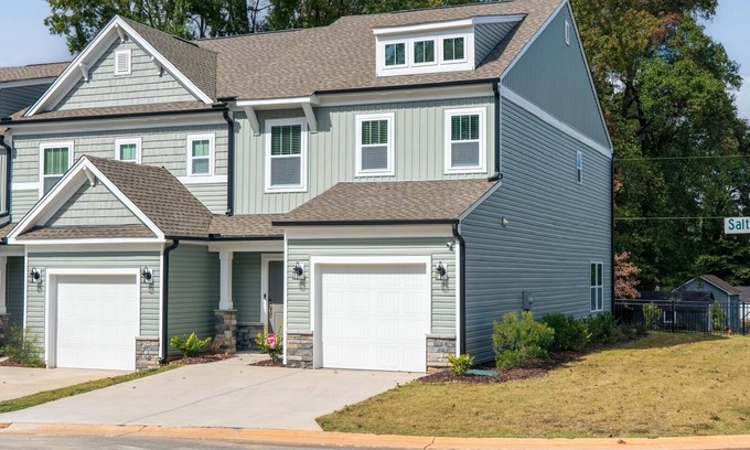 Greensboro House | Modern Stylish Townhome!2024