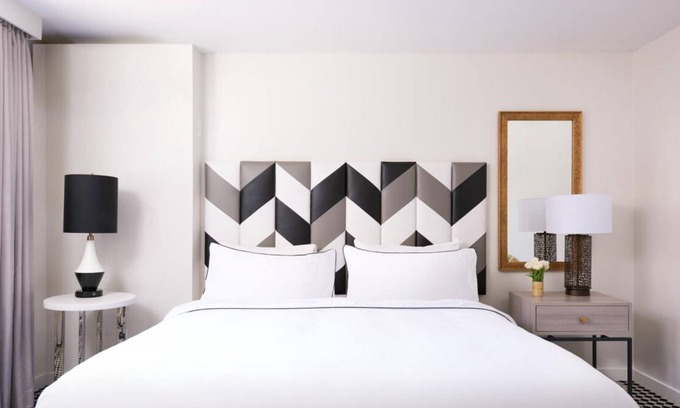 Norma Triangle Hotel | Modern Suite in Los Angeles, Striking City Views! Rooftop Pool, Pet-friendly!