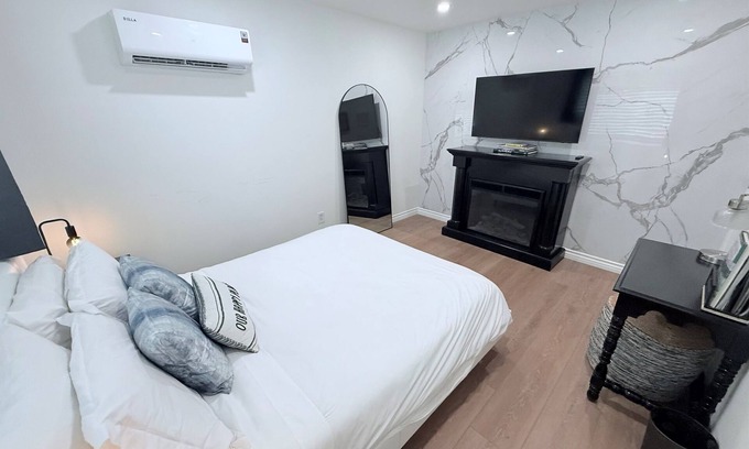 Simi Valley Apartment | Modern Suite Kitchen Fireplace Private Entry