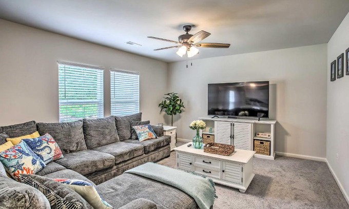 Sunset Beach House | Modern Sunset Beach Rental - 2 Mi to Golfing!