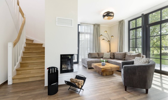 Hohenkirchen House | Modern thatched house "Haus Meeresleuchten" with fireplace and sauna near the beach