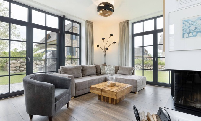 Hohenkirchen House | Modern thatched house "Haus Seerose" with fireplace and sauna near the beach