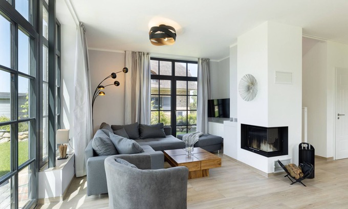 Hohenkirchen House | Modern thatched roof house "Haus Strandperle" with fireplace and sauna near the beach