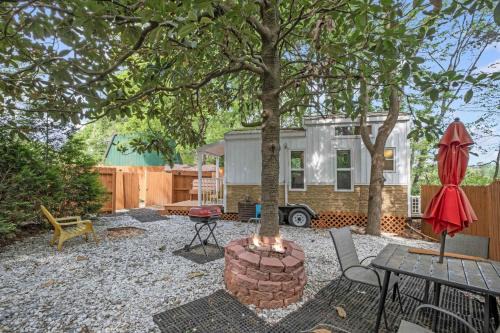 Roswell House | Modern Tiny Cabin for two