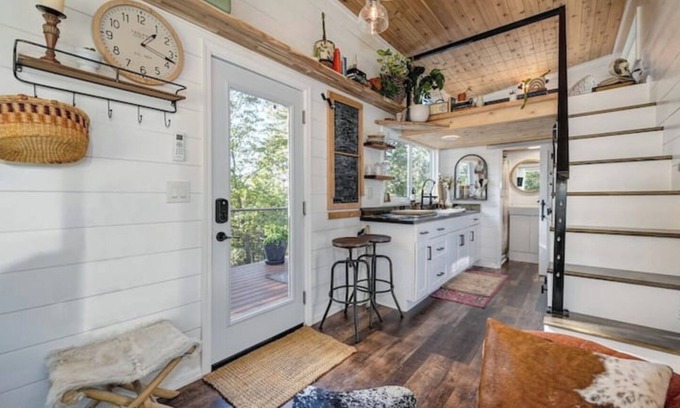 Cedar Ridge House | Modern Tiny House, feels like a Country Retreat