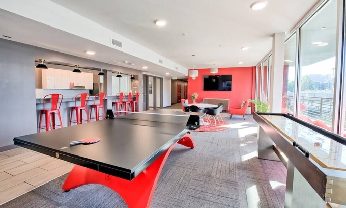 Old North Columbus House | ⭐Modern Tiny Studio 🌃 Free Parking, Hot Tub, Fitness Center, TV, WiFi, & More!