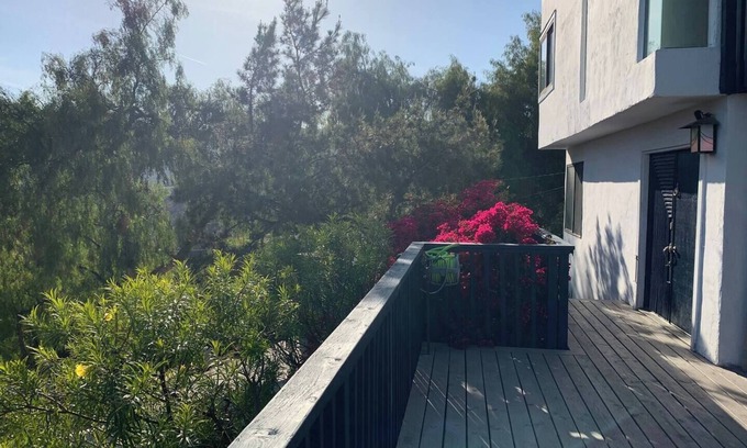 Topanga House | Modern Topanga View Home, Family Friendly, 15 min From Beach