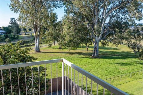 Lutwyche House | Modern Townhome with Parkland Views Walk to Everything!