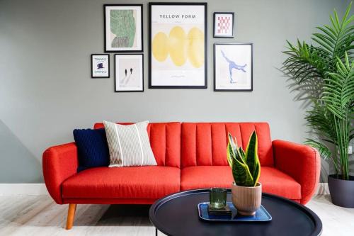 Leeds House | Modern townhouse City Location Free parking