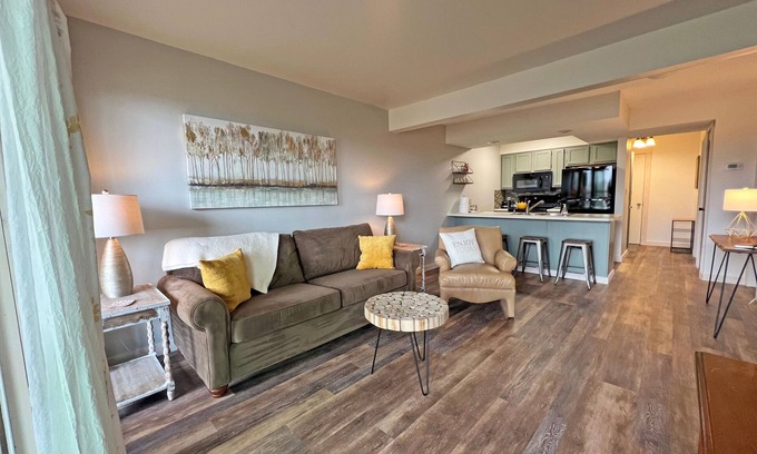 Branson West Condo | Modern treehouse in the woods near SDC!