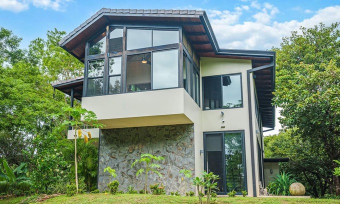 Junquillal House | Modern Tropical 3BR House Surrounded by Nature