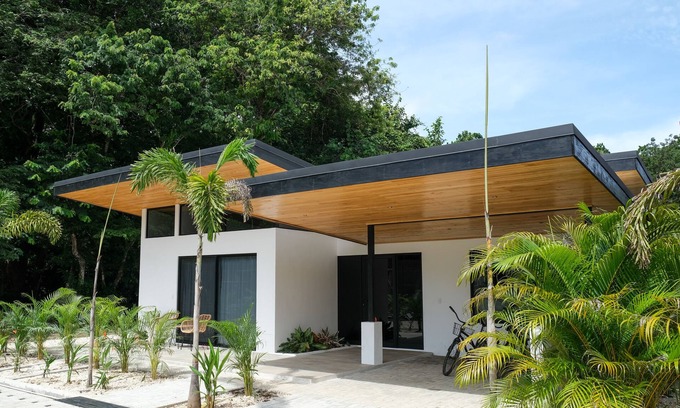 Samara House | Modern Tropical Residence w/Private Pool - Casa Mariposa