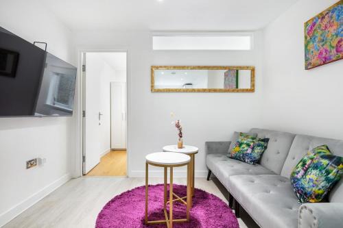 Latchmere Apartment | Modern Two Bed Apt with free Gated Parking Space
