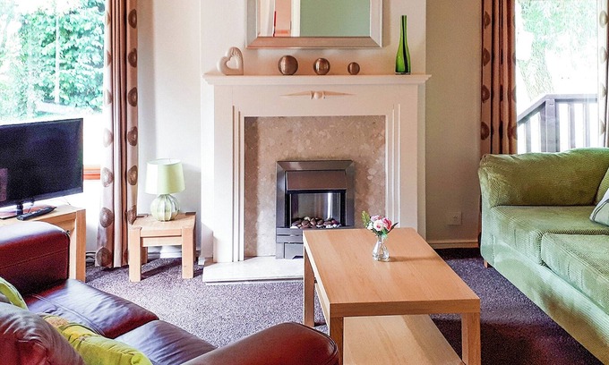 Langworth Ski Chalet | Modern two bedroom lodge, one double and one twin with en suite shower.