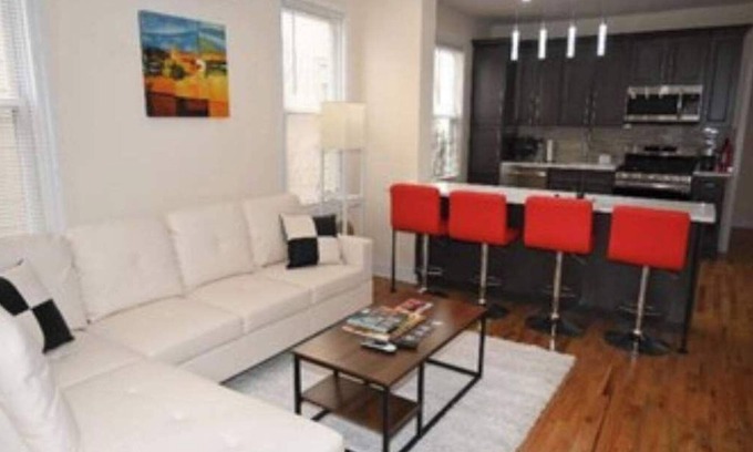 Newark Apartment | Modern Urban Oasis 10 min to EWR airport. 25 min to NYC 15 min to NJPAC