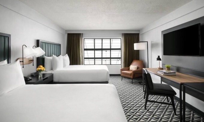 Brookline Hotel | Modern Urban Retreat: Room Steps from Boston Sights! Parking Onsite!