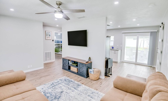 Cypress Gardens House | Modern Vacation Home near Legoland