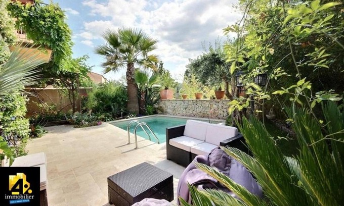 La Bouverie House | Modern Villa with beautiful garden, heated pool, barbeque area, close to beaches