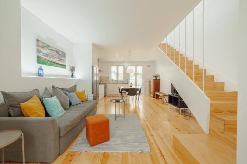 Bonfim House | Modern Villa by Hosty