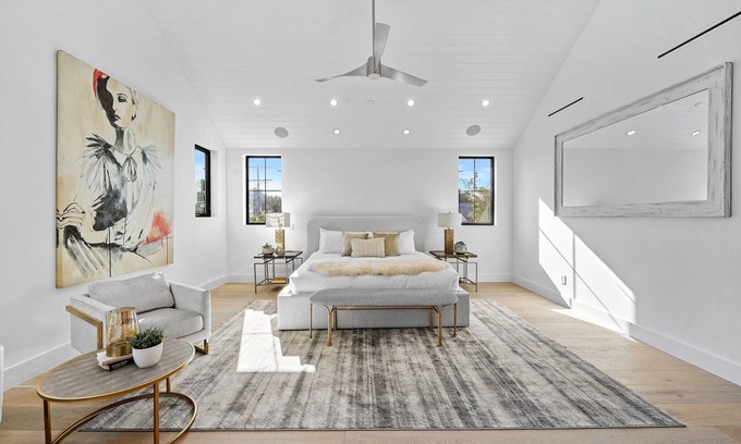 Greater Wilshire - Hancock Park Villa | MODERN VILLA IN THE BEST LOCATION K