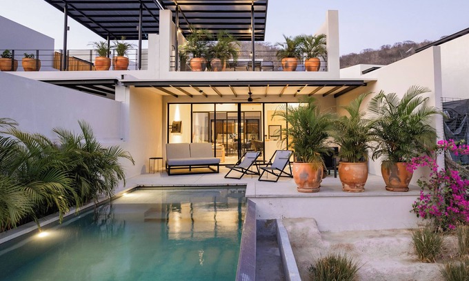 Santa Maria Huatulco Villa | Modern Villa Overlooking Lush National Park
