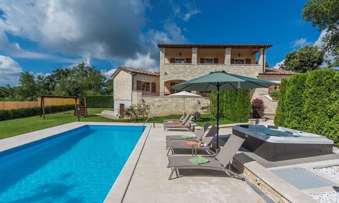 Kringa Villa | Modern Villa Vernier with Private Pool and Jacuzzi