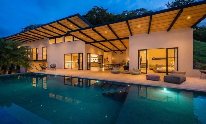 Tamarindo Villa | Modern villa with amazing infinity swimming pool a few steps from Tamarindo